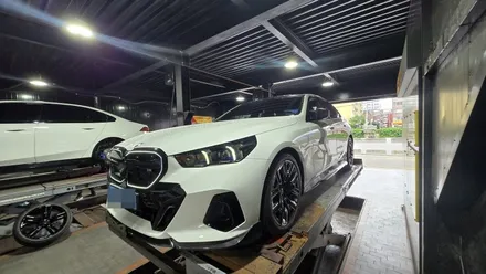 개봉동 BMW i5 M60 (245/40R20, 275/35R20)–피렐리 피제로 (P-ZERO) 올시즌 GOE+NCS OE 사계절 타이어 장착후기 / 서울 구로, 양천, 동작, 관악, 영등포, 부천, 안양