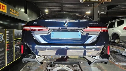 천왕동 BMW I5 (245/45R19)-전기차 고유의 특징과 성능을 유지해주면서 겨울철 안전까지 보장해주는 금호 윈터크래프트 WP72! (with 윈터타이어 가격표) / 서울 구로, 양천, 동작, 관악, 영등포, 부천, 안양