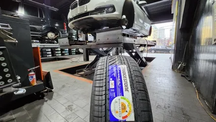 신대방동 BMW 320D 17인치 수입사계절타이어,접지력, 마모수명, 경쾌한 주행감, 마일리지까지 향상된브리지스톤 투란자 세레니티 플러스 2255017 / 서울 구로, 양천, 동작, 관악, 영등포, 부천, 안양