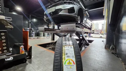 천왕동 기아K5 T-GDI (235/45ZR18)-안정적인 승차감, 연료 효율성과 정숙성까지 높여주는 가성비 최고의 사계절타이어-금호 타이어 마제스티9 솔루스 TA91 / 서울 구로, 양천, 동작, 관악, 영등포, 부천, 안양
