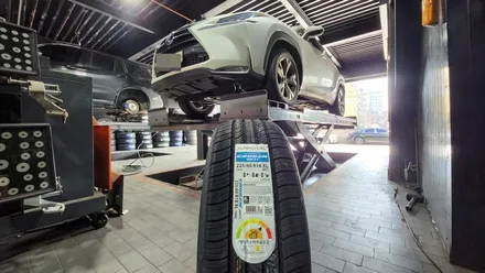 가산동 렉서스 NX300h (225/60R18)-뛰어난 오프로드주행능력과 핸들링, 강력한 견인력까지 자랑하는고성능 컴포트SUV타이어, 금호 크루젠 HP71 / 서울 구로, 양천, 동작, 관악, 영등포, 부천, 안양