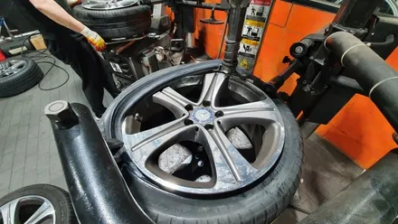 안양동 벤츠E클래스(245/45R18) 정품수입 사계절타이어 교체비용 싼곳에서 피렐리 피제로 올시즌 플러스 장착완료! / 서울 구로, 양천, 동작, 관악, 영등포, 부천, 안양