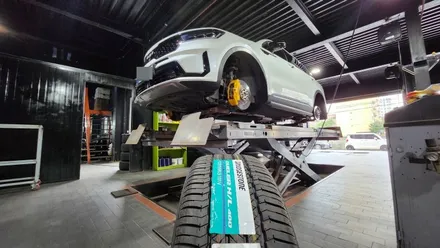 대림동 기아 쏘렌토 (235/55R19)-고속도로 및 코너에서 뛰어난 그립력과 스포티한 주행능력까지 발휘해주는 고성능SUV사계절타이어 브릿지스톤 듀얼러 H/L400 / 서울 구로, 양천, 동작, 관악, 영등포, 부천, 안양