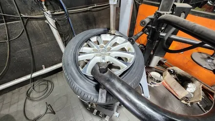 신길동 토요타 아발론 225/45R18-휠복원 작업후 사계절 한국타이어 벤투스 프리미엄컴포트 S2 AS까지 장착완료! / 서울 구로, 양천, 동작, 관악, 영등포, 부천, 안양