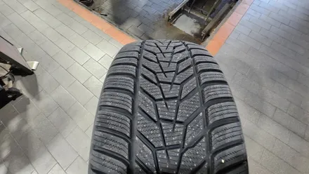 가산동 벤츠 E클래스 E300 (245/40R18)-겨울철 눈길과 빙판길, 젖은노면까지 최상의 안전성을 제공해주는 한국타이어 윈터아이셉트 프리미엄 에보3 / 서울 구로, 양천, 동작, 관악, 영등포, 부천, 안양