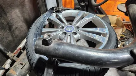 가산동 벤츠 E클래스 E300 (245/40R18)-겨울철 눈길과 빙판길, 젖은노면까지 최상의 안전성을 제공해주는 한국타이어 윈터아이셉트 프리미엄 에보3 / 서울 구로, 양천, 동작, 관악, 영등포, 부천, 안양