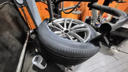 시흥동 BMW 520d (245/45ZR18, 275/40ZR18) 세단용 추천 사계절타이어-고속주행시 편안한 승차감과 안전성까지 함께 보장해주는 한국타이어 벤투스S2 AS / 서울 구로, 양천, 동작, 관악, 영등포, 부천, 안양