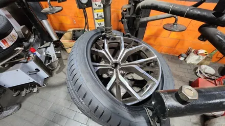 가산동 BMW 5시리즈 530i (245/40ZR19, 275/35ZR19)-19인치 추천 초고성능 국산스포츠타이어, 한국타이어 벤투스S1 evo 3 / 서울 구로, 양천, 동작, 관악, 영등포, 부천, 안양