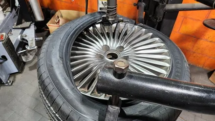 철산동 제네시스G90 (245/50R18)-마모가 진행되어도 성능저하없이 승차감과 안전성을 유지시켜주는 럭셔리세단용 사계절타이어 미쉐린 프라이머시 투어 AS / 서울 구로, 양천, 동작, 관악, 영등포, 부천, 안양