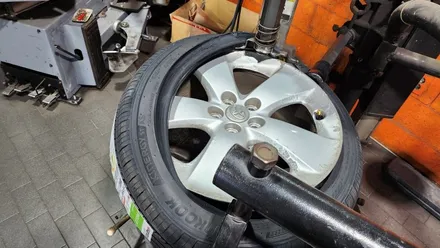 가산동 토요타 프리우스 (215/45R17)-다양한 노면에서 안정적인 핸들링을 자랑하고 젖은노면 제동성능, 편안한 승차감까지 뛰어난 한국타이어 키너지 컴포트 ST AS ! / 서울 구로, 양천, 동작, 관악, 영등포, 부천, 안양
