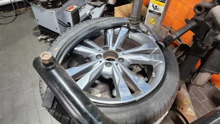 천왕동 벤츠C200 (225/45R18, 245/40R18)-중형세단용 사계절타이어 교체추천, 브리지스톤 투란자 세레니티 플러스 / 서울 구로, 양천, 동작, 관악, 영등포, 부천, 안양