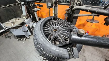 신도림동 BMW 540i (245/40R19, 275/35R19)-정거리 주행시 타이어펑크걱정없이 안전하게 탈 수 있는 고성능 런플랫타이어, 피렐리 피제로(PZ4) R-F / 서울 구로, 양천, 동작, 관악, 영등포, 부천, 안양