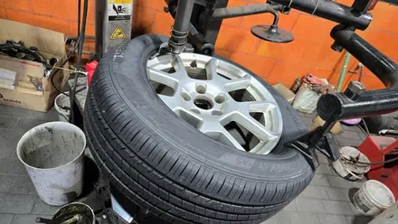 천왕동 지프 레니게이드 (215/60R17)-젖은노면과 눈길에서 제동 및 핸들링성능을 강화해 모든계절에서 안정된 드라이빙 퍼포먼스를 발휘해주는 한국타이어 키너지 컴포트 ST AS / 서울 구로, 양천, 동작, 관악, 영등포, 부천, 안양