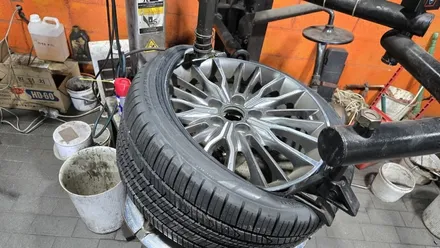 봉천동 더뉴 아반떼 스포츠 (225/40R18)-가격대비 성능이 우수하고 내구성, 편안한 승차감까지 제공해주는 피렐리 최신형 사계절타이어 피제로 올시즌 플러스 3 / 서울 구로, 양천, 동작, 관악, 영등포, 부천, 안양