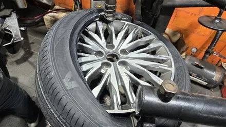 가리봉동 기아 K7 (245/45ZR18)–계절이 바뀌는 시기, 주행 안정성과 내구성을 동시에 높여줄 금호타이어 마제스티9 Solus TA91 / 서울 구로, 양천, 동작, 관악, 영등포, 부천, 안양