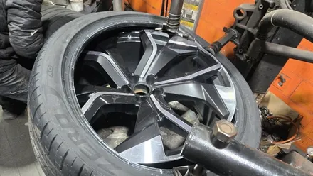 신도림동 아우디 RSQ8 (295/35ZR23)-강력한 출력과 차체 하중을 안정적으로 받아내며, 고속에서도 흔들림 없이 단단한 주행을 완성하는 피렐리 P ZERO PZ4 / 서울 구로, 양천, 동작, 관악, 영등포, 부천, 안양