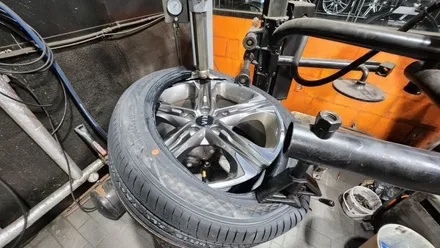 오류동 기아K5 (235/45R18)-초저소음 설계로 최적의 승차감과 마모성능, 눈길제동력까지 크게 개선시킨 금호 사계절타이어 마제스티9솔루스 (TA91) / 서울 구로, 양천, 동작, 관악, 영등포, 부천, 안양
