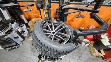 가리봉동BMW 520i (245/45ZR18, 275/40ZR18)-모든노면에서 뛰어난 제동 및 핸들링을 보여주는고성능 사계절타이어 콘티넨탈 익스트림콘택 DWS06 플러스 / 서울 구로, 양천, 동작, 관악, 영등포, 부천, 안양