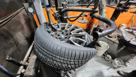 광명동 BMW X5 (275/40R21, 315/35R21)-금호 SUV겨울용타이어 윈터크래프트WS71 교체작업 & 타이어보관까지 한번에 완료! / 서울 구로, 양천, 동작, 관악, 영등포, 부천, 안양