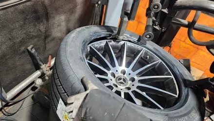 대방동 벤츠 GLE450 (275/45R21, 315/40R21)-긴마일리지와 다양한 노면에서의 안전성과 제동력까지 크게 향상시킨 한국타이어 다이나프로 프리미엄 컴포트 HPX / 서울 구로, 양천, 동작, 관악, 영등포, 부천, 안양