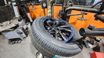 대방동 기아 카니발(235/55R19)-강력하고 뛰어난 내구성과 긴 마일리지까지 자랑하는 SUV고성능 사계절용타이어 브리지스톤 듀얼러 H/L400 / 서울 구로, 양천, 동작, 관악, 영등포, 부천, 안양