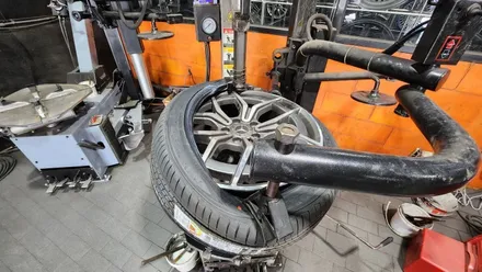소하동 벤츠E클래스 E220d (245/40ZR19)-주행안정성, 정숙성, 승차감까지 다방면으로 업그레이드된 최고급 국산 사계절타이어 금호 마제스티9솔루스TA91 / 서울 구로, 양천, 동작, 관악, 영등포, 부천, 안양
