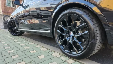 광명동 BMW X7-차량의 외관을 더욱 트랜디하고 고급스럽게 해주는22인치 휠 블랙유광 분체도색 작업후기 / 서울 구로, 양천, 동작, 관악, 영등포, 부천, 안양