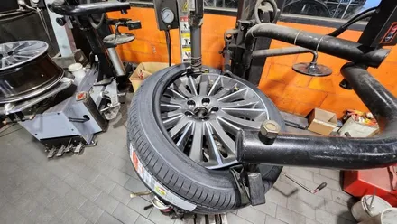 대림동 링컨 MKZ (245/40ZR19)-높은 수준의 승차감과 접지력, 혁신적인 저소음기술력으로 정숙성까지제공해주는 한국타이어 벤투스 프리미엄컴포트 S2 AS / 서울 구로, 양천, 동작, 관악, 영등포, 부천, 안양