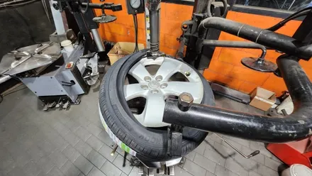 가산동 토요타 프리우스 (215/45R17)-다양한 노면에서 안정적인 핸들링을 자랑하고 젖은노면 제동성능, 편안한 승차감까지 뛰어난 한국타이어 키너지 컴포트 ST AS ! / 서울 구로, 양천, 동작, 관악, 영등포, 부천, 안양