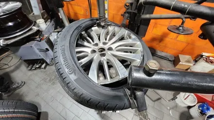 신길동 제네시스G80 (245/40R19, 275/35R19)-저소음, 뛰어난 그립력, 정밀한 핸들링까지 제공해주는 OE 고성능타이어, 콘티넨탈 프로콘택RX 콘티사일런트 / 서울 구로, 양천, 동작, 관악, 영등포, 부천, 안양