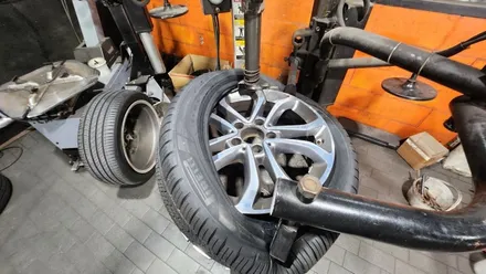 개봉동 벤츠 c220d (225/50R17)-트레드웨어560으로 향상된 마일리지와 계절안전성까지 완벽하게 갖춘 피렐리 피제로 올시즌 플러스 3 / 서울 구로, 양천, 동작, 관악, 영등포, 부천, 안양