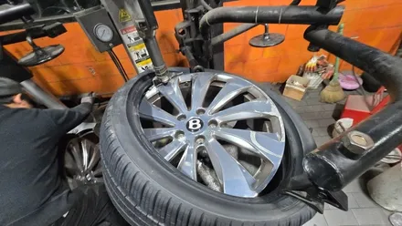 가산동 벤틀리 플라잉스퍼 275/35R22, 315/30R22)-모든 계절과 노면조건에서 뛰어난 주행퍼포먼스를 제공해주는 피렐리 피제로 AS (NCS) 고성능 순정타이어 / 서울 구로, 양천, 동작, 관악, 영등포, 부천, 안양