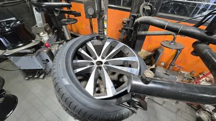 삼성동 재규어 XJ50 (275/35R20)-정밀한 핸들링, 뛰어난 고속 안정성, 개선된 정숙성까지 모두 만족시켜주는 피렐리 P ZERO R-F (MOE) / 서울 구로, 양천, 동작, 관악, 영등포, 부천, 안양