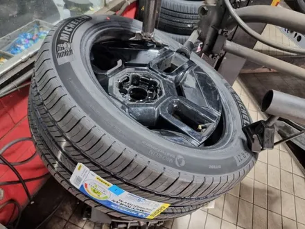 독산동 기아 EV9 (285/45R21)-안전성과 내구성이 뛰어나 전기차에도 특화된 고성능 투어링 사계절타이어 미쉐린 프라이머시 투어 AS / 서울 구로, 양천, 동작, 관악, 영등포, 부천, 안양