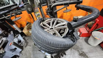 신림동 BMW 520d (245/45ZR15, 275/40ZR18)-승차감, 눈길 제동력 극대화, 소음최소화로 정숙성까지 잘구현한 금호타이어 마제스티 9솔루스 TA91 / 서울 구로, 양천, 동작, 관악, 영등포, 부천, 안양