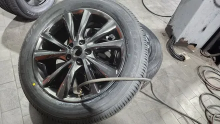 대방동 기아 카니발(235/55R19)-강력하고 뛰어난 내구성과 긴 마일리지까지 자랑하는 SUV고성능 사계절용타이어 브리지스톤 듀얼러 H/L400 / 서울 구로, 양천, 동작, 관악, 영등포, 부천, 안양