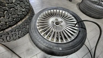 철산동 제네시스G90 (245/50R18)-마모가 진행되어도 성능저하없이 승차감과 안전성을 유지시켜주는 럭셔리세단용 사계절타이어 미쉐린 프라이머시 투어 AS / 서울 구로, 양천, 동작, 관악, 영등포, 부천, 안양
