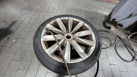 신림동 폭스바겐 아테온 (245/40ZR19)-한국타이어 프리미엄 사계절타이어, 슈퍼컴포트 벤투스 에어S / 서울 구로, 양천, 동작, 관악, 영등포, 부천, 안양