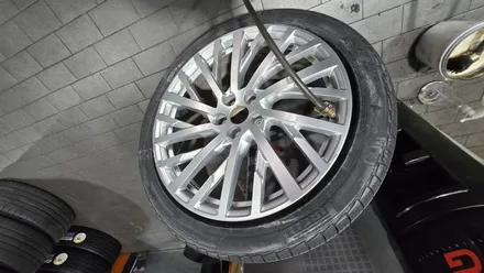 봉천동 아우디 A8L (265/40R20)-뛰어난 제동력과 고속주행 안정성, 사계절주행에 적합한 피렐리 신투라토P7 올시즌 타이어 / 서울 구로, 양천, 동작, 관악, 영등포, 부천, 안양