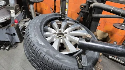 온수동  벤츠 GLC 300d (235/55R19)-모든 주행조건과 다양한 계절에서극강의 성능을 발휘해주는 피렐리 SUV사계절용 타이어 스콜피온제로 올시즌 / 서울 구로, 양천, 동작, 관악, 영등포, 부천, 안양