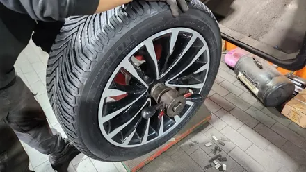 신림동 BMW 530i (2454518)-다양한 기후환경과 노면에서 전천후 안전성을 보장해주는 추천 올웨더타이어, 미쉐린크로스 클라이밋2 / 서울 구로, 양천, 동작, 관악, 영등포, 부천, 안양