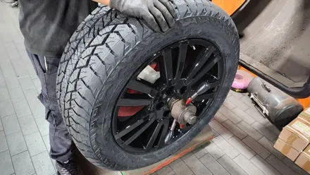 천왕동 랜드로버 디스커버리 (255/55R19)-온오프로드 강력한 구동력을 자랑하는 한국타이어 다이나프로 올터레인 AT2 / 서울 구로, 양천, 동작, 관악, 영등포, 부천, 안양
