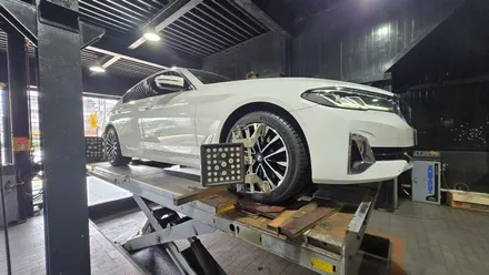 철산동 BMW 530i xDrive (2454518)-캘리퍼도섹+미쉐린 파일럿 스포츠 5 장착기 / 서울 구로, 양천, 동작, 관악, 영등포, 부천, 안양