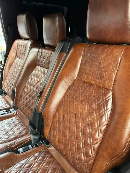 디스커버리4 최고급 이태리산 마호가니 가죽시트 시공^^ (가죽핸들과, 더블스티치 퀼팅 패턴 적용)