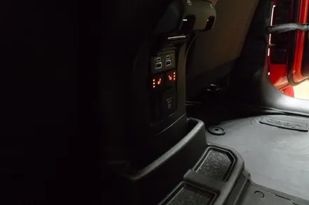 랭글러 JL 파워 탑 전동시트 or 나파리무진 시트 (무중력 릴렉션 컴포트 기능 탑재)