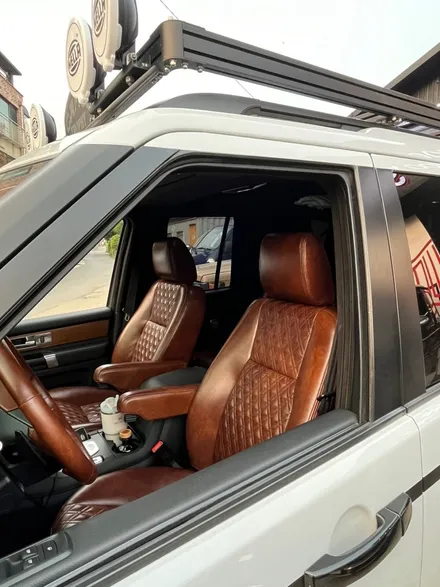 디스커버리4 최고급 이태리산 마호가니 가죽시트 시공^^ (가죽핸들과, 더블스티치 퀼팅 패턴 적용)