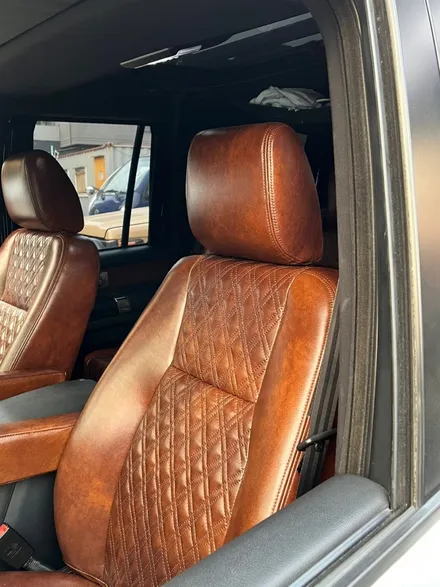 디스커버리4 최고급 이태리산 마호가니 가죽시트 시공^^ (가죽핸들과, 더블스티치 퀼팅 패턴 적용)