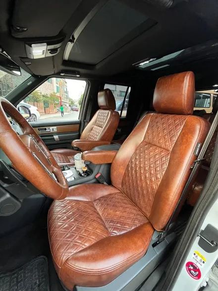 디스커버리4 최고급 이태리산 마호가니 가죽시트 시공^^ (가죽핸들과, 더블스티치 퀼팅 패턴 적용)