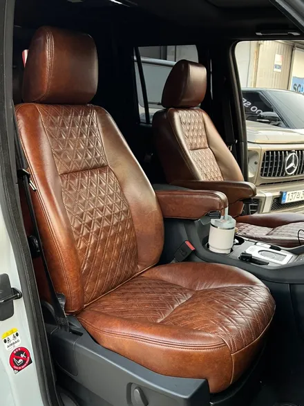 디스커버리4 최고급 이태리산 마호가니 가죽시트 시공^^ (가죽핸들과, 더블스티치 퀼팅 패턴 적용)