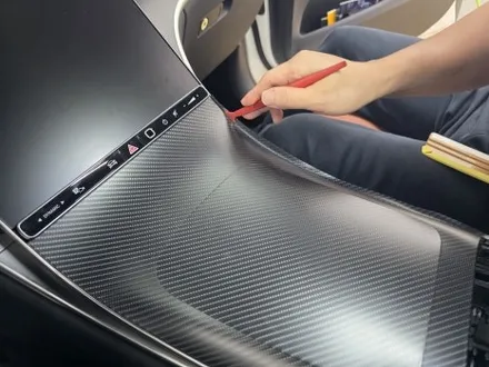 벤츠 glc 300 하이그로시 스크레치 때문에  스트레스    무광카본PPF 시공으로 달라졌습니다.실내PPF 실내랩핑    터미낙스무광카본PPF 제트존 실내센터콜솔랩핑 / 부천시 소사구 송내동